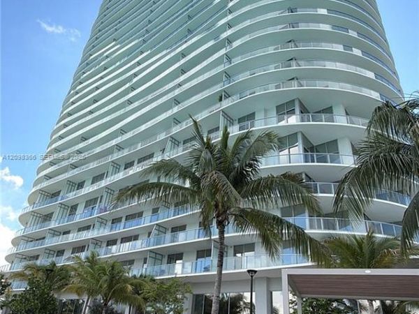 2411 Laguna Cir , Unit 408, North Miami, FL 33181