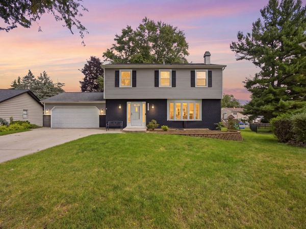 1419 N Madlock Court , Elgin, IL 60123
