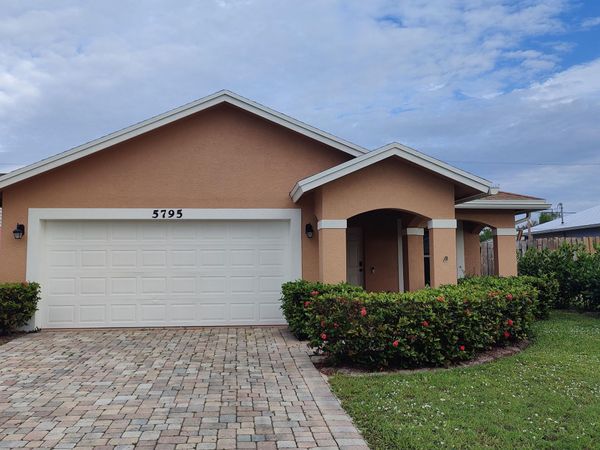 5795 SE MITZI Lane, Stuart, FL 34997