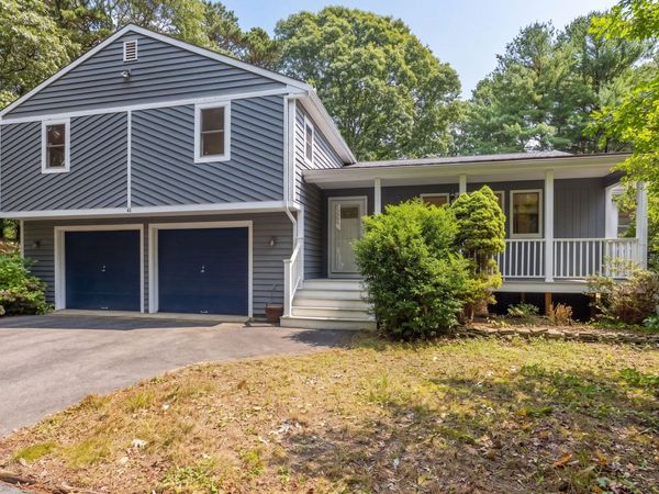 43 Heather Ln, Falmouth, MA 02556