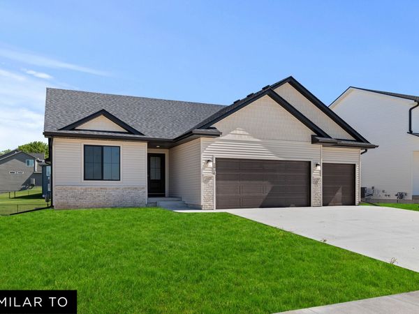 1435 Cedar Street , Waukee, IA 50263