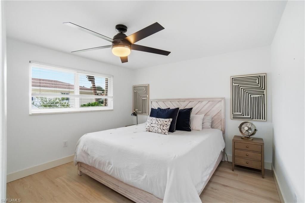 560 Cypress Way E, Naples, FL 34110 Photo