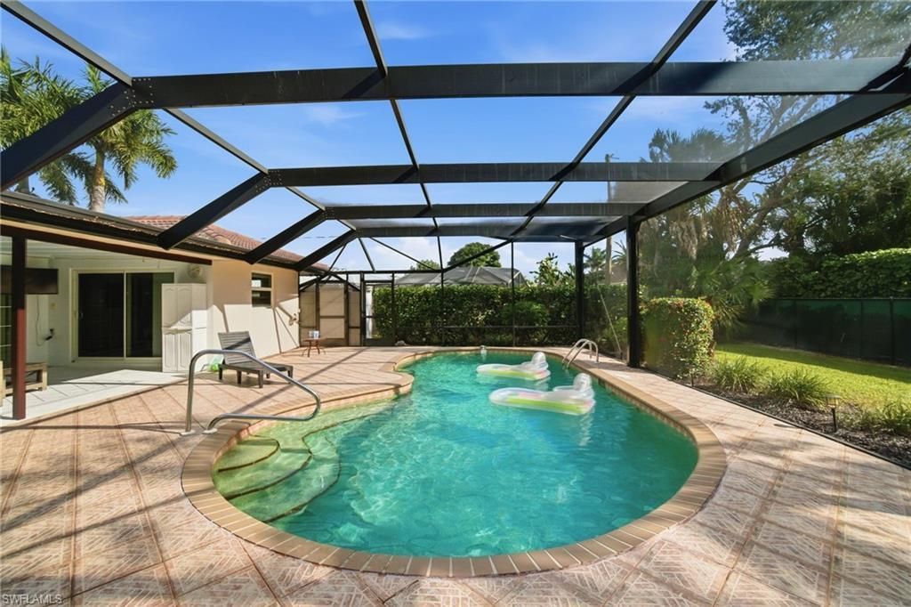 560 Cypress Way E, Naples, FL 34110 Photo
