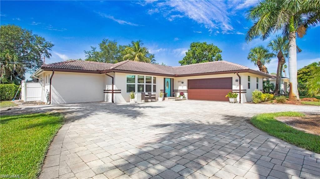 560 Cypress Way E, Naples, FL 34110 Photo