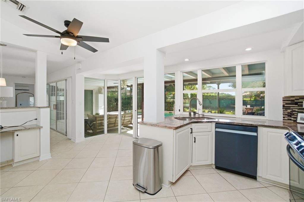 560 Cypress Way E, Naples, FL 34110 Photo