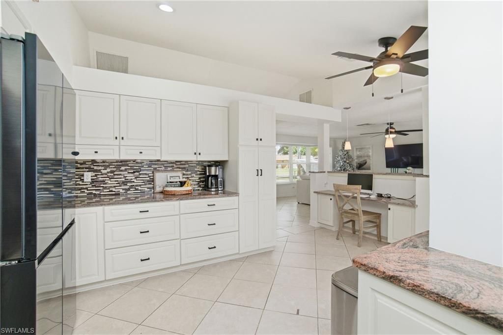 560 Cypress Way E, Naples, FL 34110 Photo