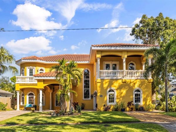 911 JUNGLE AVENUE N, ST PETERSBURG, FL 33710
