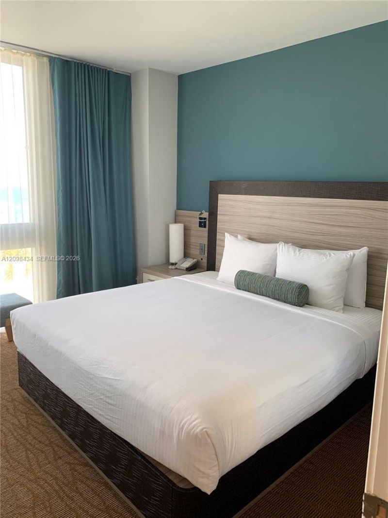 18683 Collins Ave , Unit 1605, Sunny Isles Beach, FL 33160 Photo