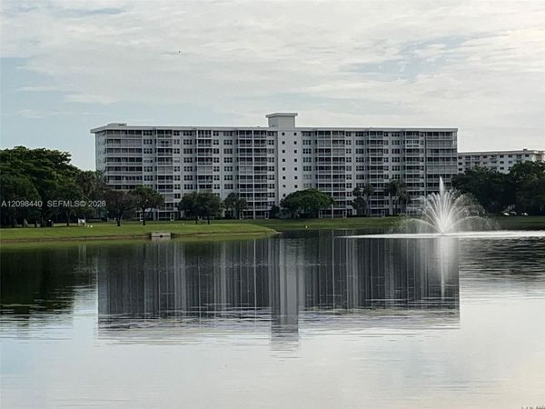 2900 N Course Dr, Unit 207, Pompano Beach, FL 33069