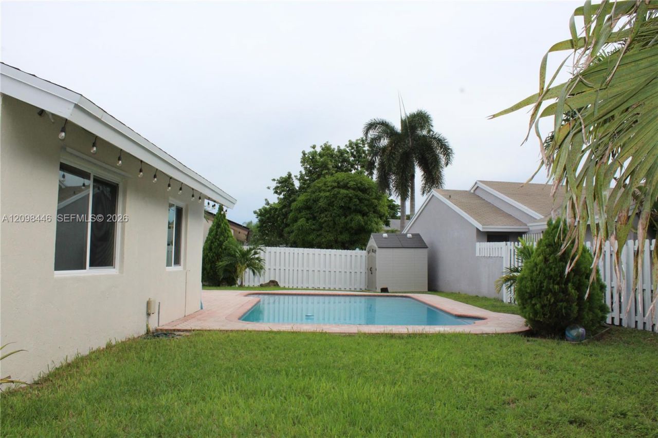 681 Pine Ridge Ter, Unit 681, Davie, FL 33325 Photo