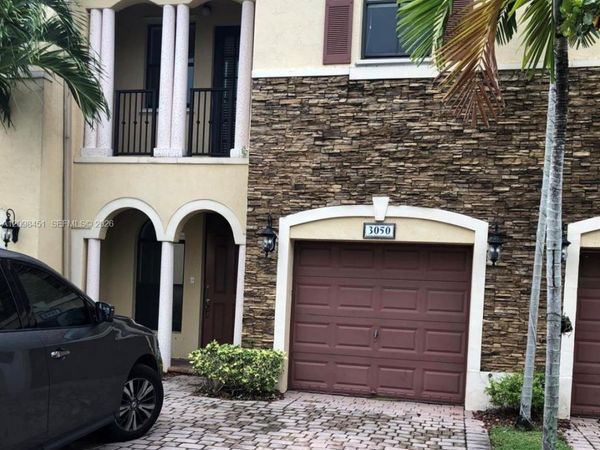 3050 NW 103rd Path, Doral, FL 33172