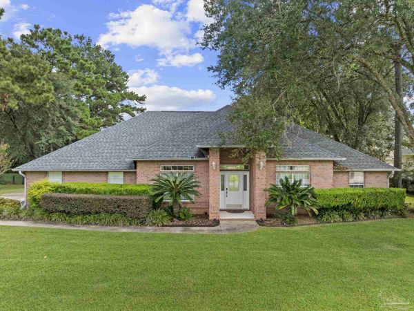 5706 English Turn Dr, Pace, FL 32571
