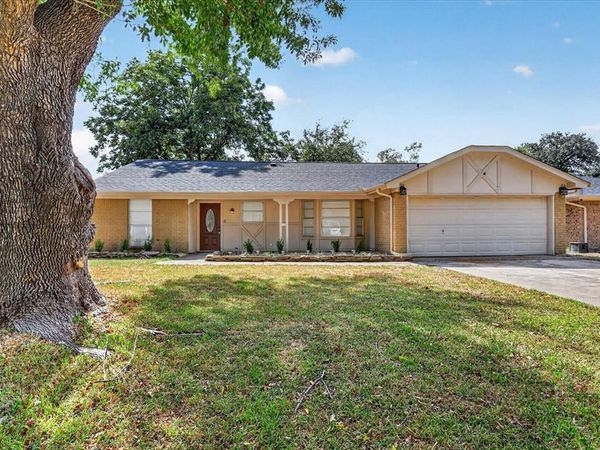 1016 Westminster Lane, Mansfield, TX 76063