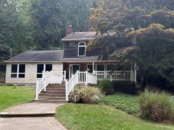 56 E Bartlett Road , Middle Island, NY 11953