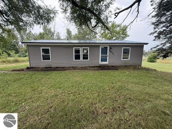 20901 11 Mile Road, Leroy, MI 49655