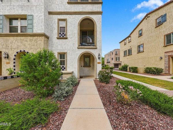 1677 E BRIDGEPORT Parkway, Gilbert, AZ 85295