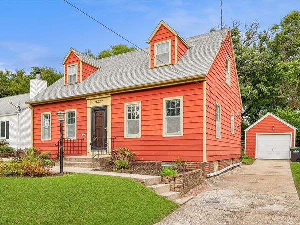 4227 Northwest Drive , Des Moines, IA 50310