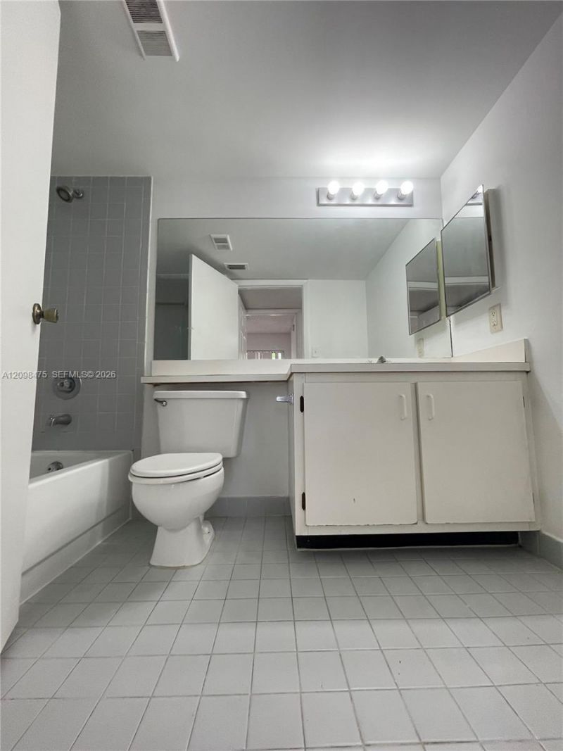 520 S Park Rd , Unit 24-12, Hollywood, FL 33021 Photo