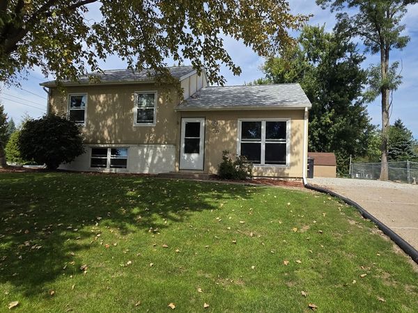 1325 102nd Avenue , Rock Island, IL 61201