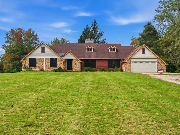9112 E Miller Road, Durand, MI 48429