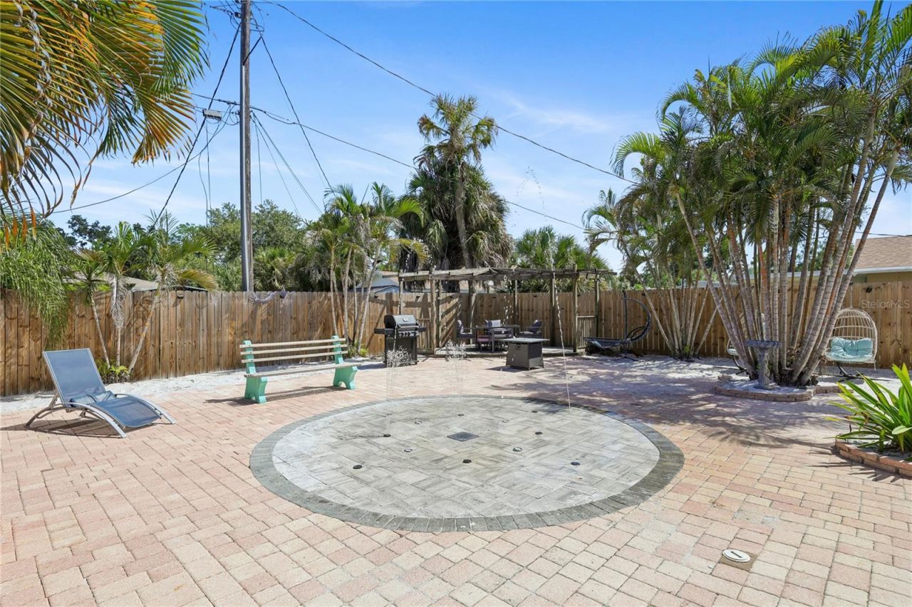 8479 Pinewood Road, Sarasota, FL 34243 Photo