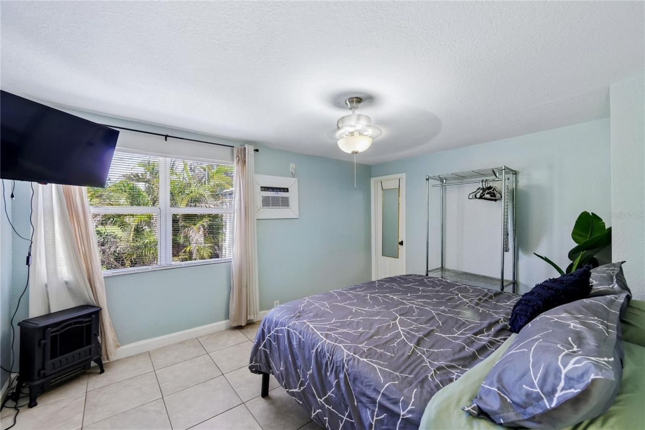8479 Pinewood Road, Sarasota, FL 34243 Photo