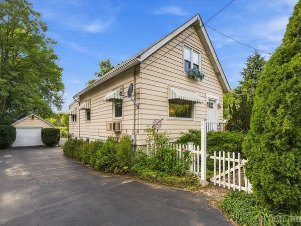 1705 Riverside Avenue , St. Charles, IL 60174