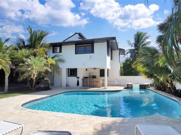 53 E Beach Rd , Tavernier, FL 33070