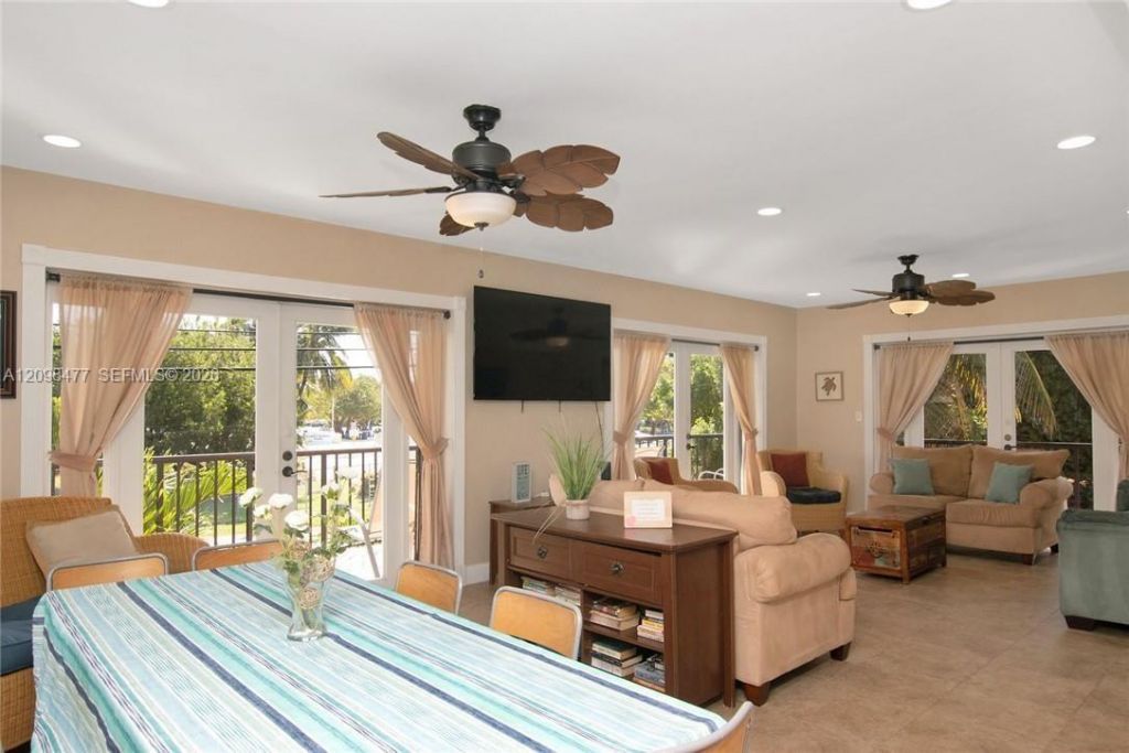 53 E Beach Rd , Tavernier, FL 33070 Photo