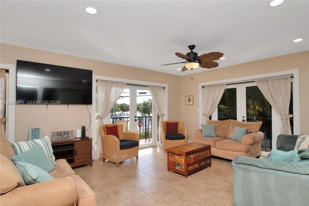 53 E Beach Rd , Tavernier, FL 33070 Photo