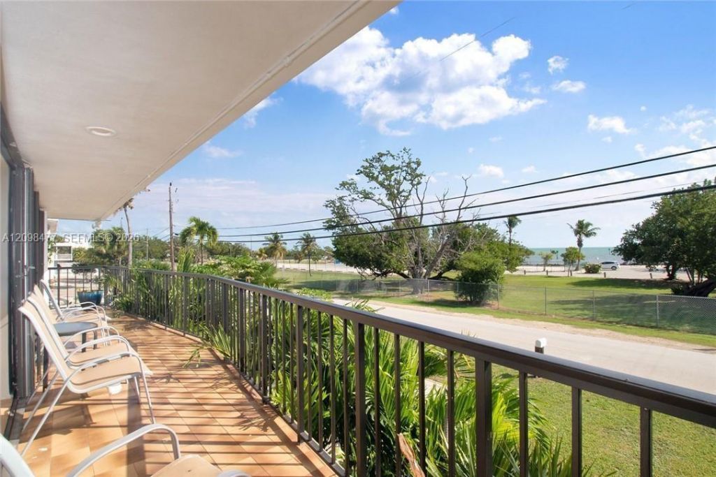 53 E Beach Rd , Tavernier, FL 33070 Photo