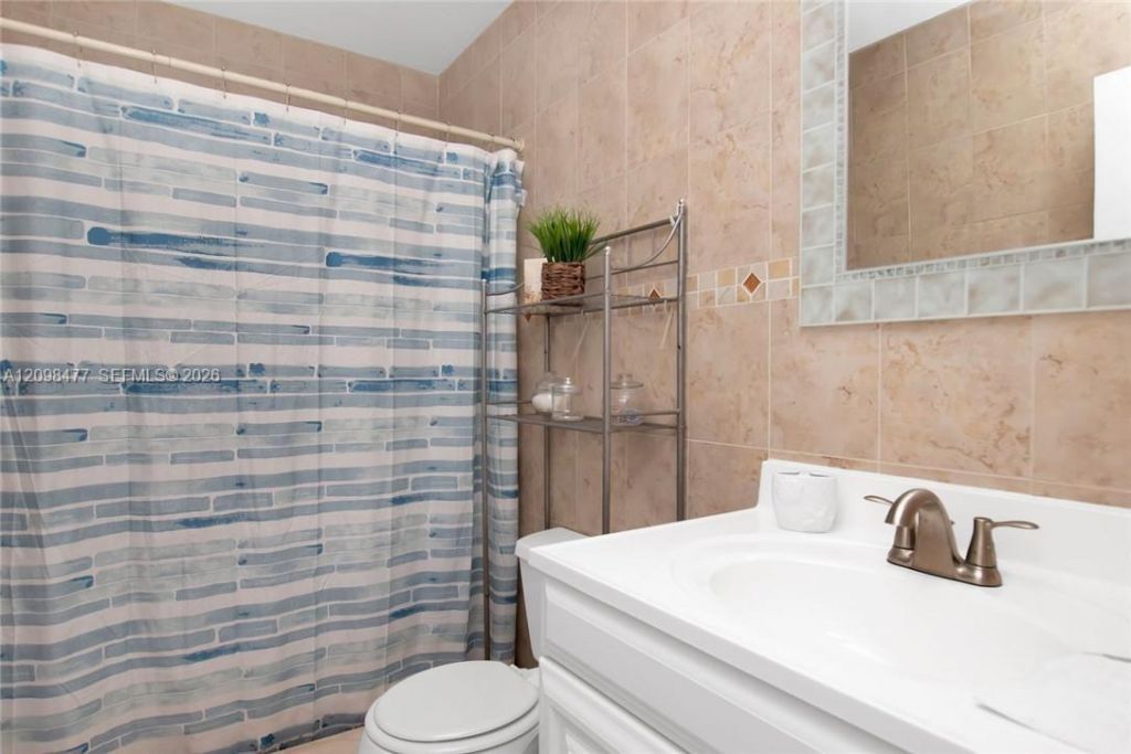 53 E Beach Rd , Tavernier, FL 33070 Photo