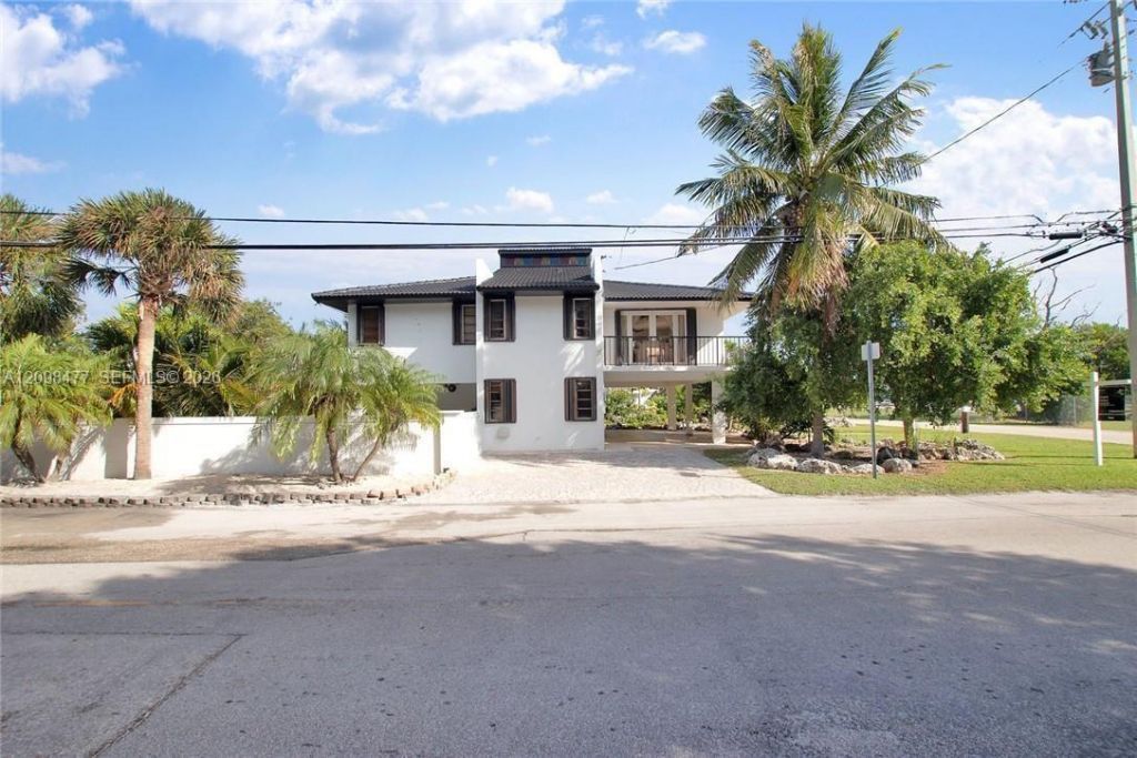 53 E Beach Rd , Tavernier, FL 33070 Photo