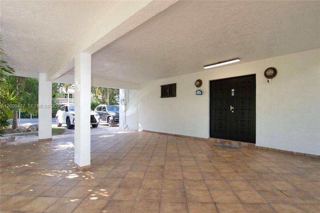 53 E Beach Rd , Tavernier, FL 33070 Photo