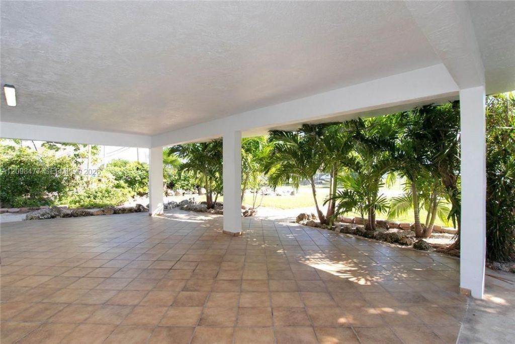 53 E Beach Rd , Tavernier, FL 33070 Photo