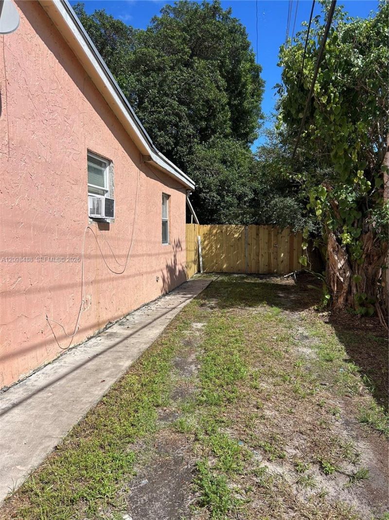 2611 SW 62nd Ave , Unit Rear, Miramar, FL 33023 Photo