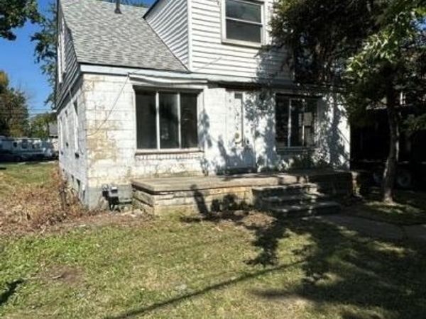 17655 E 10 Mile Road, Roseville, Mi 48066