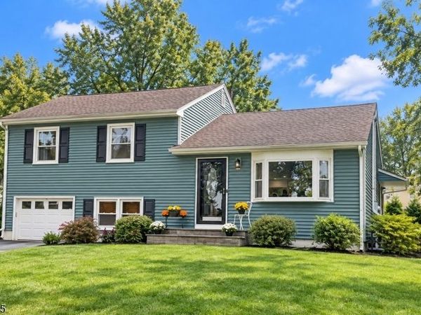 57 Lakeview Ave, Clinton, NJ 08809