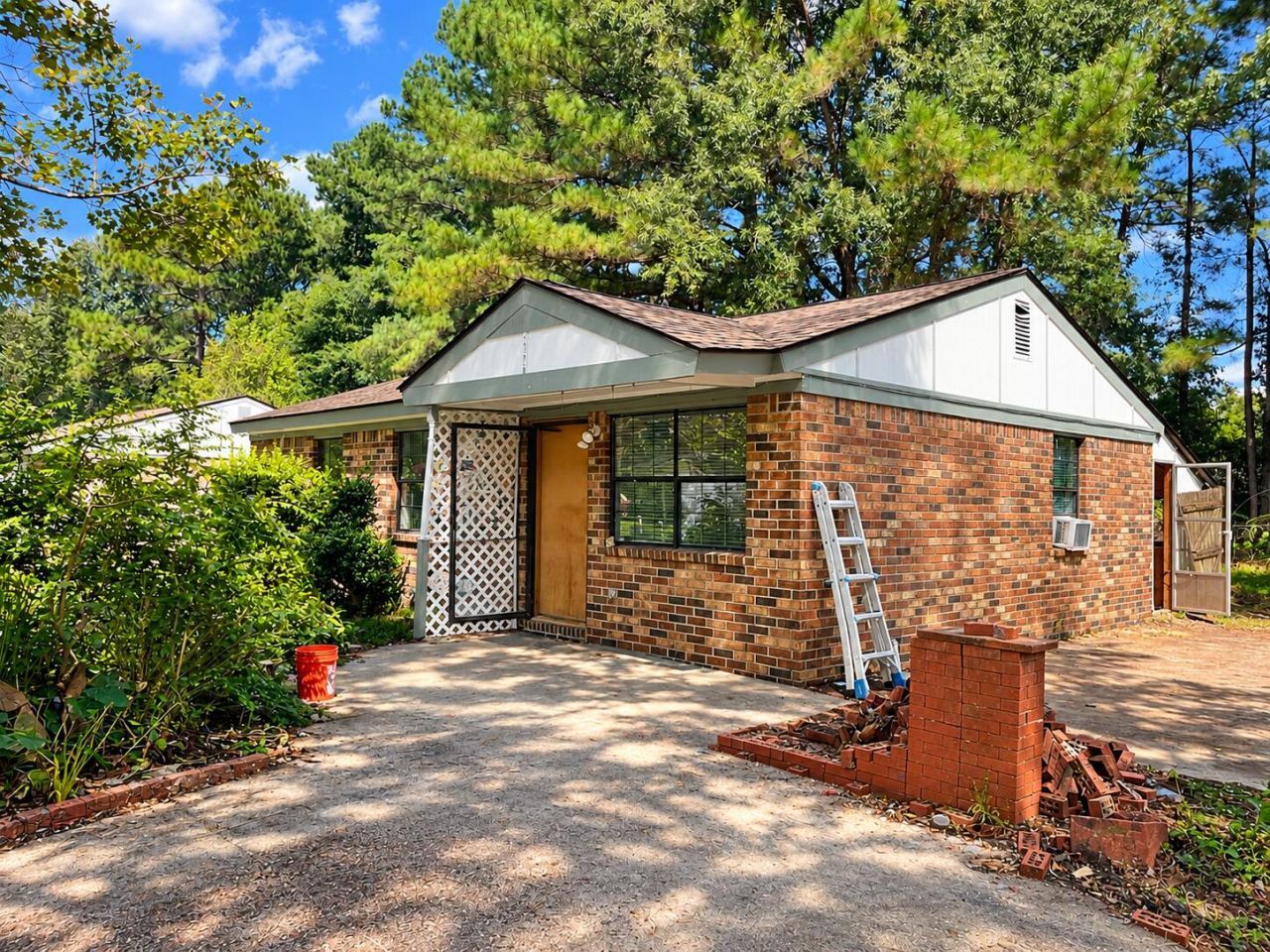 264 Dorchester Manor Boulevard Photo 4