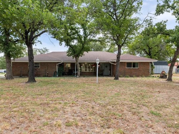 214 De La Cruz Street, Weatherford, TX 76085