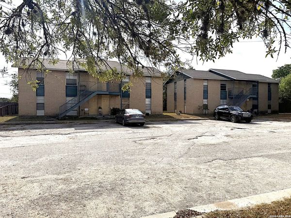 204 walton, Beeville, TX 78102