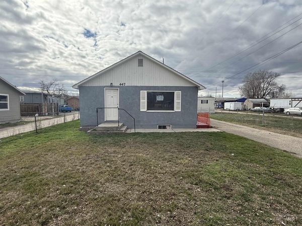 447 1st St N, Nampa, ID 83687