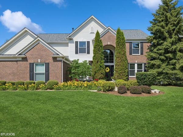610 Woods Creek Lane , Algonquin, IL 60102