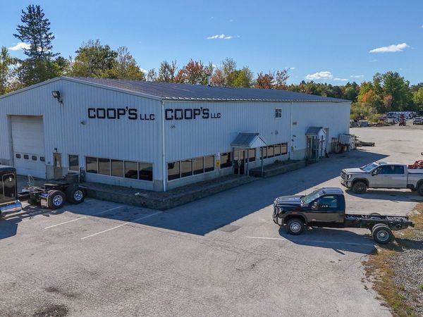 690 Odlin Road , Bangor, ME 04401