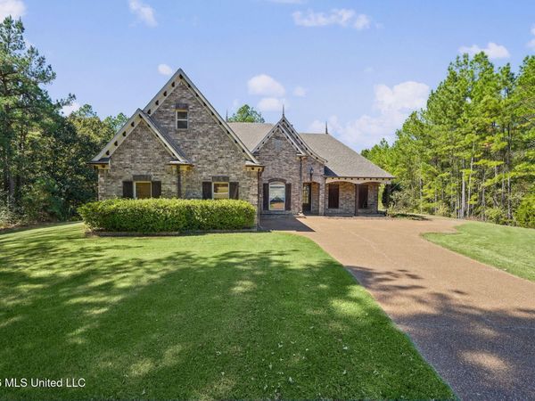 6 Miss Jan Drive, Byhalia, MS 38611
