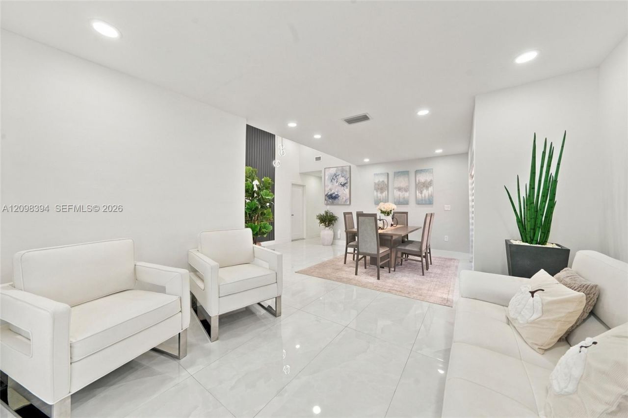 8936 NW 150th Ter, Miami Lakes, FL 33018 Photo