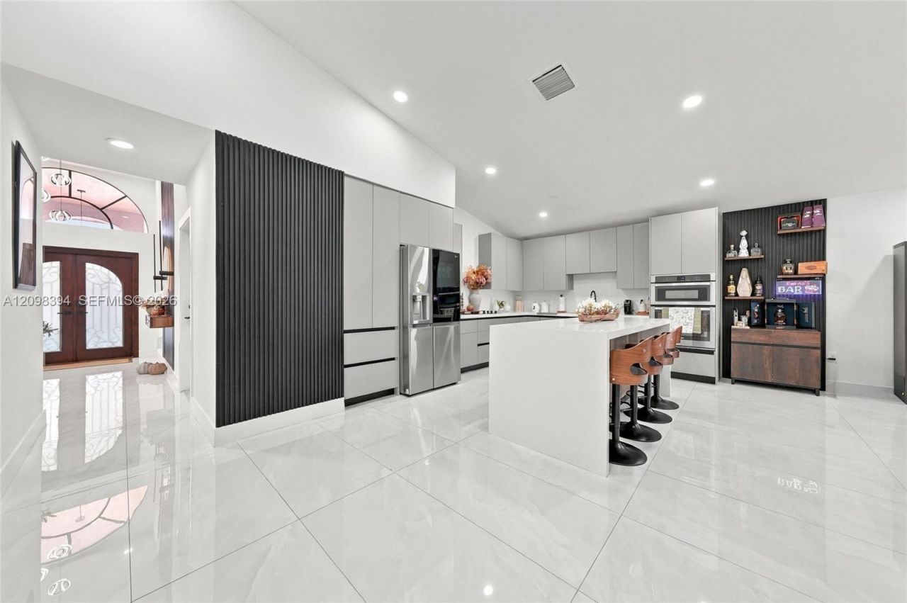 8936 NW 150th Ter, Miami Lakes, FL 33018 Photo