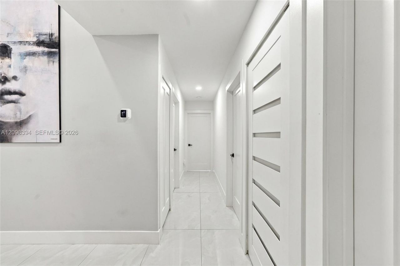 8936 NW 150th Ter, Miami Lakes, FL 33018 Photo