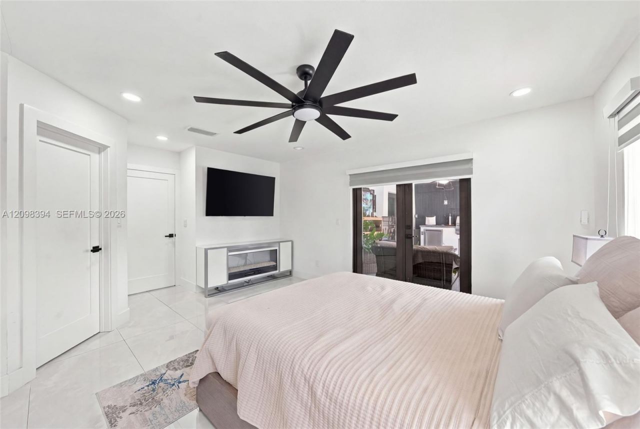 8936 NW 150th Ter, Miami Lakes, FL 33018 Photo