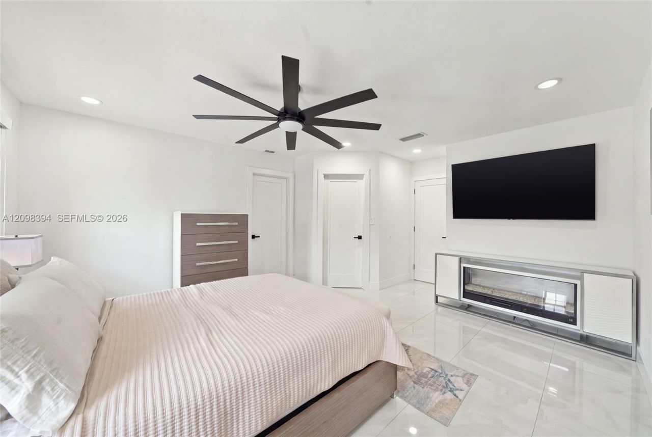 8936 NW 150th Ter, Miami Lakes, FL 33018 Photo
